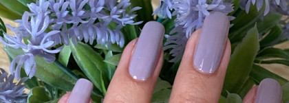 В лавандовых тонах стойкий лак для ногтей Le Vernis от Chanel