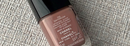 В оттенках нюд - Лак для ногтей Chanel Lе Vernis Daydream 735