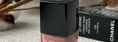 В оттенках нюд - Лак для ногтей Chanel Lе Vernis Daydream 735