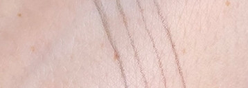 Приятно удивил Стойкий маркер для бровей с эффектом Microblading Brow Marker в оттенке 03 от Divage