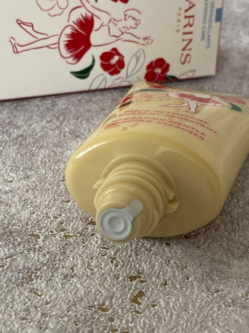 Clarins Очищающий пенящийся крем Doux Nettoyant Moussant Hydratant Camellia Collection