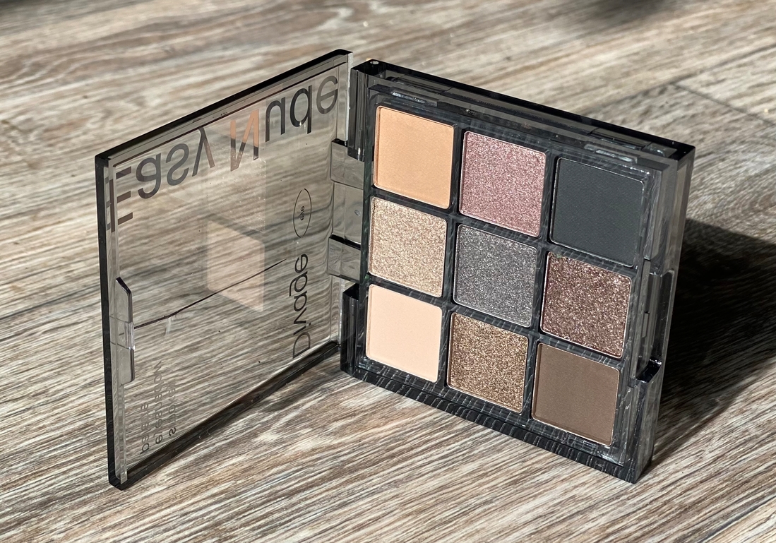 Палетка теней для век Eyeshadow Palette Easy Nude Smokey от Divage