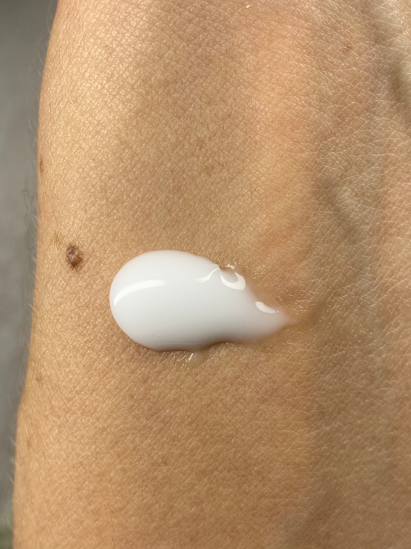 Physiogel Увлажняющий лосьон для ежедневного ухода за сухой и чувствительной кожей Hypoallergenic Daily Moisture Therapy Body Lotion Свотчи