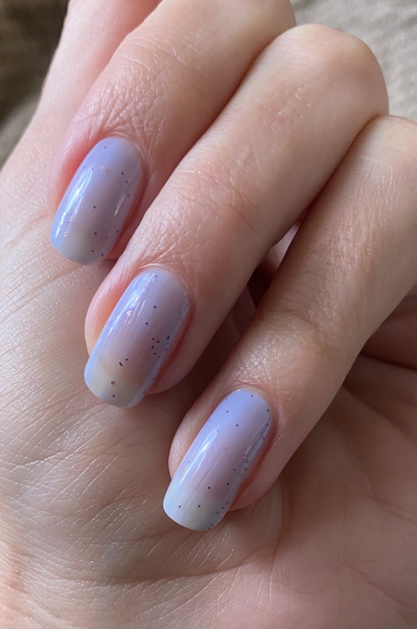 Лак для ногтей Nabyo в оттенке 1093 «Первая вкладка». Свотчи в один слой