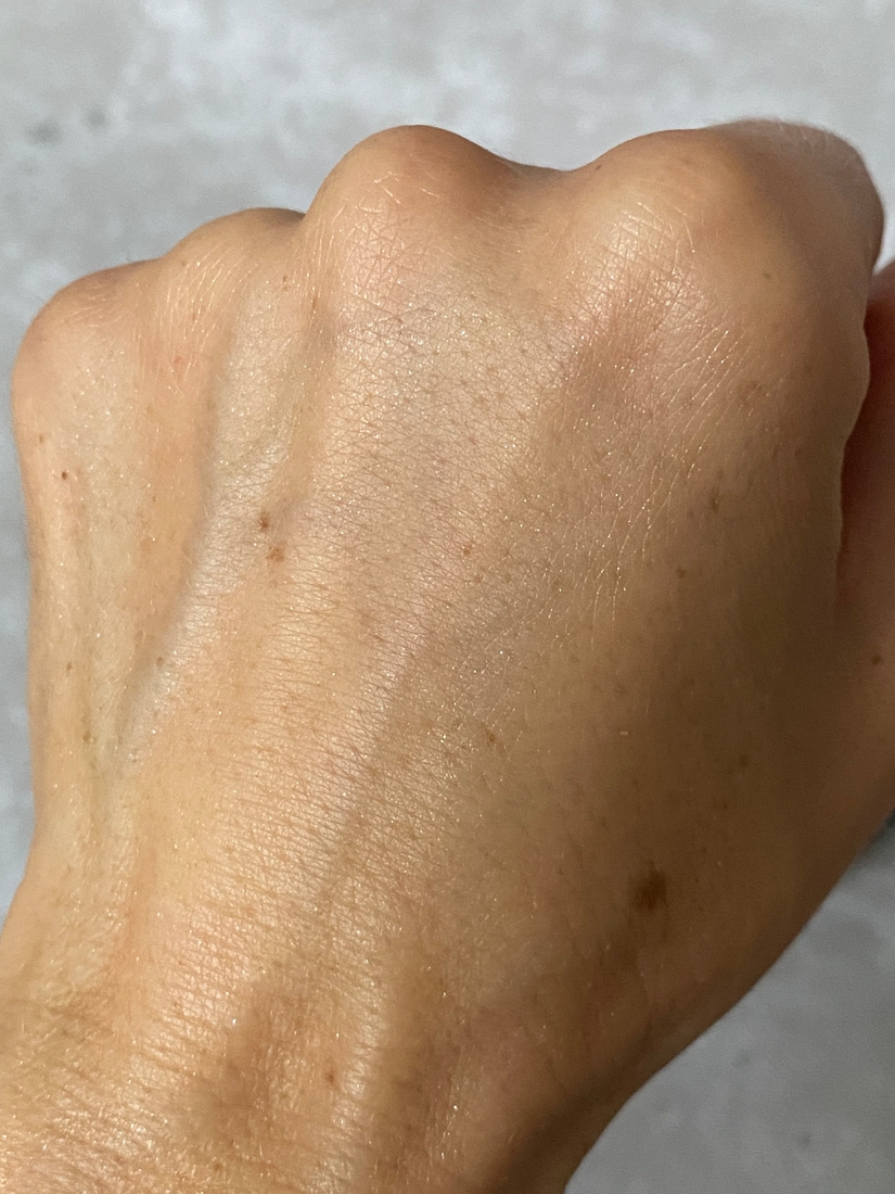 Victoria Klos Парфюмированный крем-лосьон для тела и рук №20 Glow Cream Shimmer свотчи