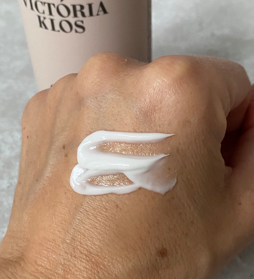 Victoria Klos Парфюмированный крем-лосьон для тела и рук №4 Cherry Perfumed Cream СВОТЧИ