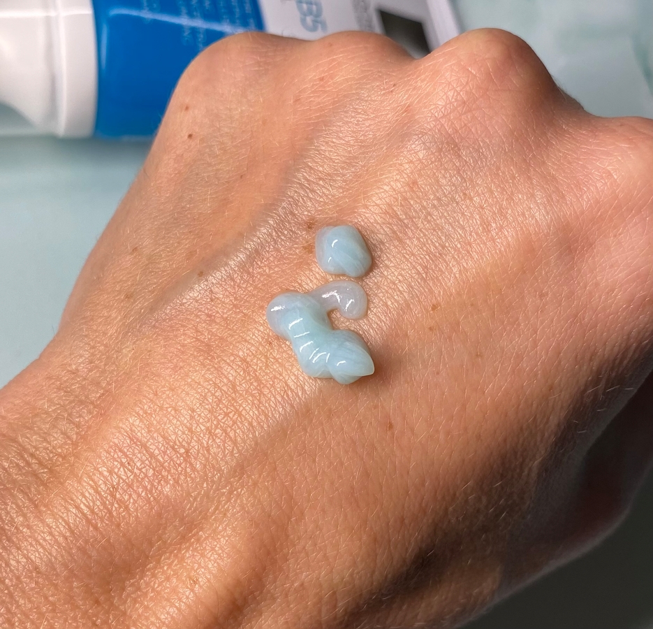 Концентрированный аквагель для увлажнения и тонуса кожи La Roche-Posay Hyalu B5 AquaGel SPF30 свотчи