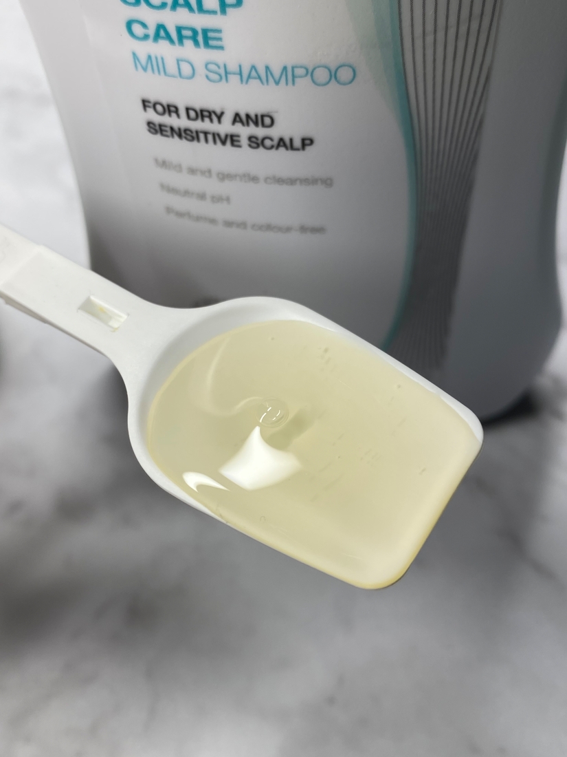 Шампунь для сухой и чувствительной кожи головы Scalp Care Mild Shampoo Physiogel свотчи