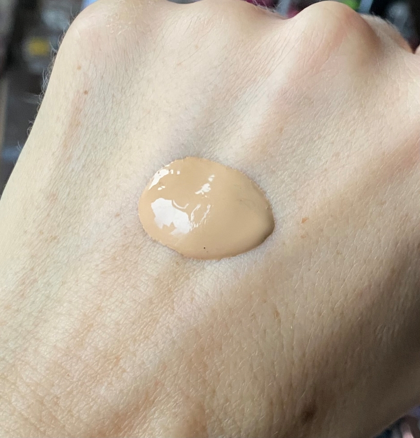 Тональный крем Vichy Liftactiv Flexilift Teint. У меня крем в оттенке Nude 25 - белый песок свотчи