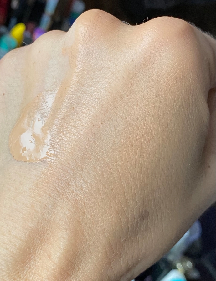 Тональный крем Vichy Liftactiv Flexilift Teint. У меня крем в оттенке Nude 25 - белый песок свотчи