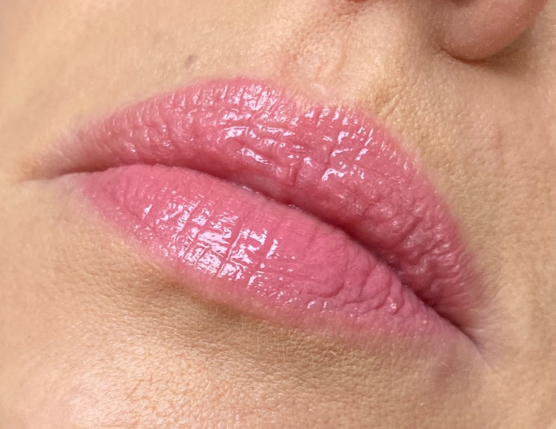 Блески для губ Beauty Assistant Lip Gloss в оттенке 04 свотчи