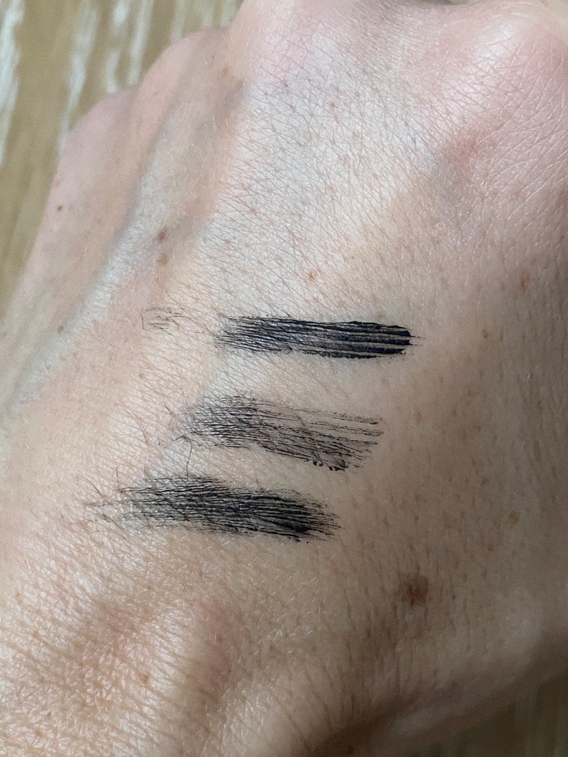 Тушь для ресниц Cabaret Legende Rouge от Vivienne Sabo свотчи