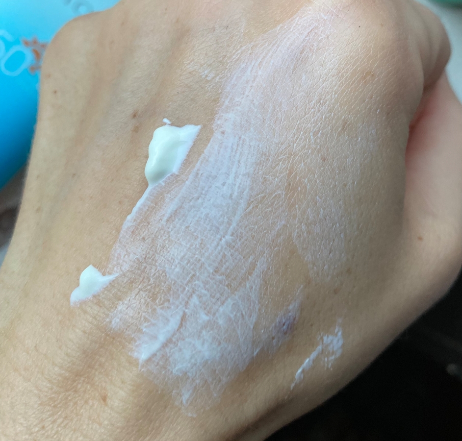 Limoni Солнцезащитный крем Aqua Sun Gel SPF 50+ PA++++ свотчи