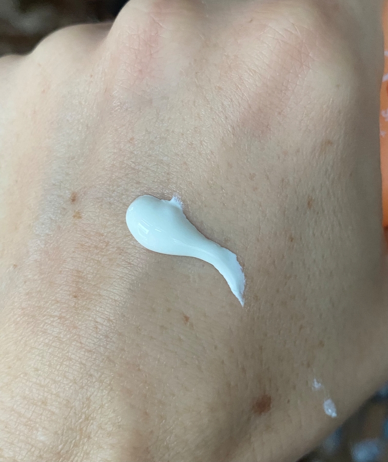 Limoni Солнцезащитный крем для лица и тела Aqua Sun Cream SPF 50+ PA++++ свотчи