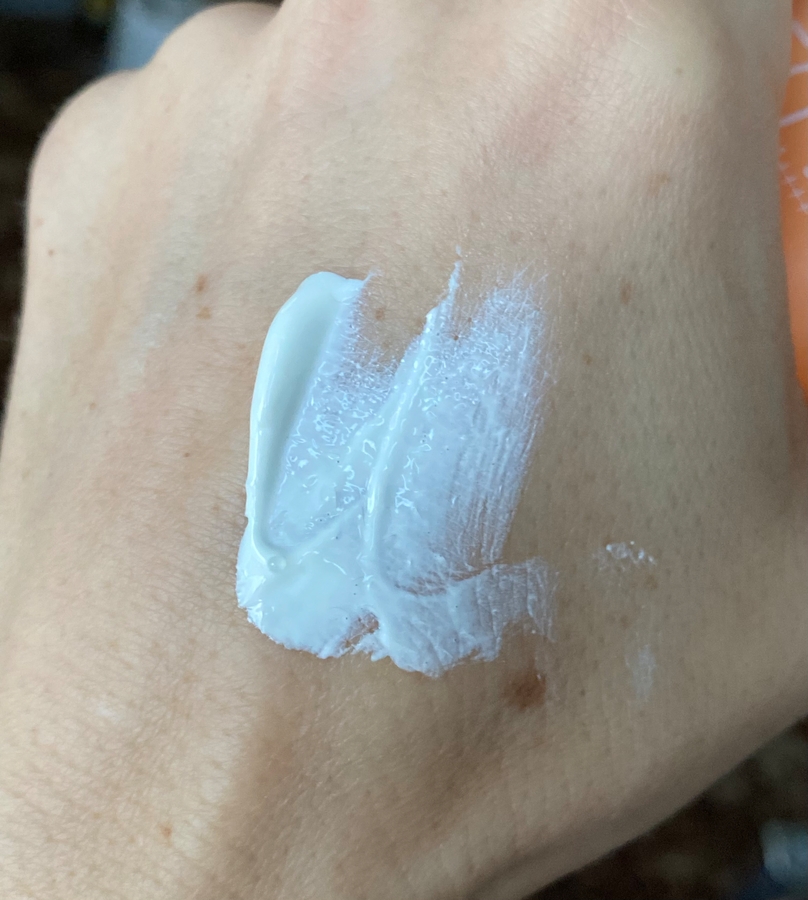 Limoni Солнцезащитный крем для лица и тела Aqua Sun Cream SPF 50+ PA++++ свотчи