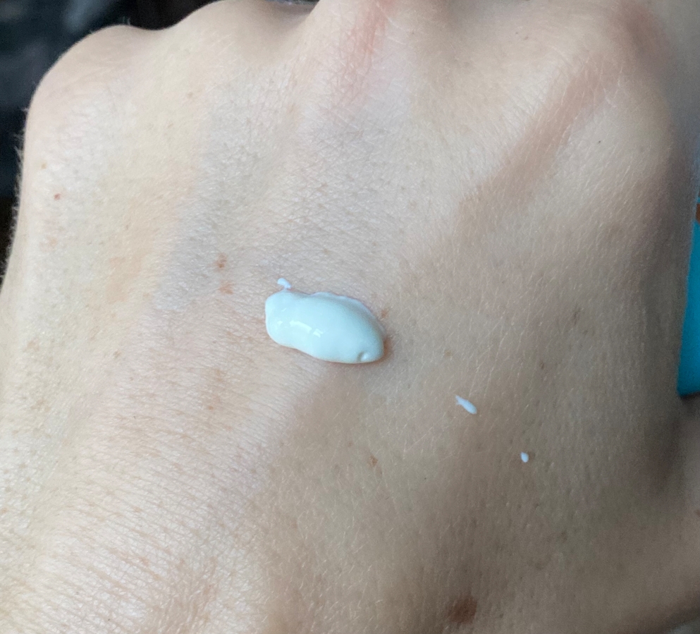 Limoni Солнцезащитный крем Aqua Sun Gel SPF 50+ PA++++ свотчи