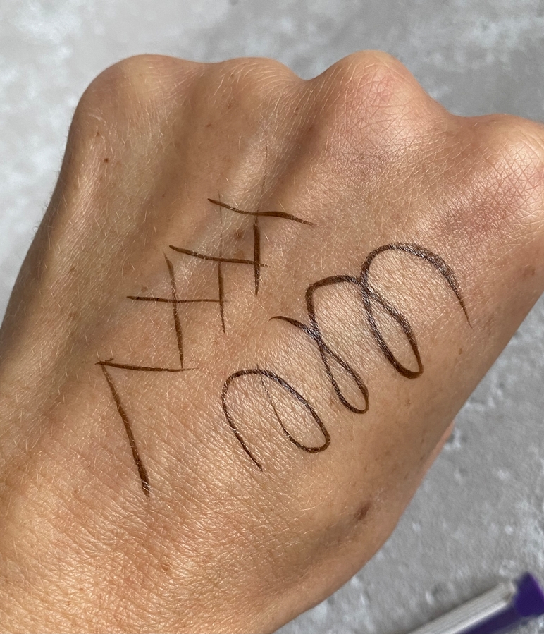 Divage Подводка для глаз AI Liner в оттенке 02 - коричневый свотчи