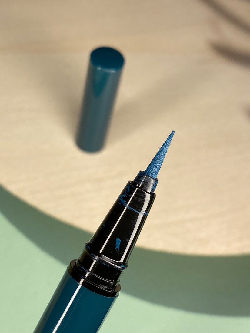 Водостойкая подводка-фломастер Color Waterproof Eyestyler от Limoni в оттенке 03