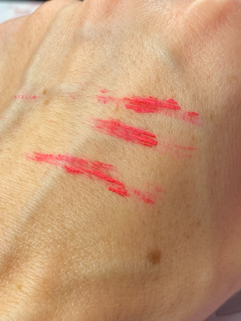 Тушь для ресниц Chromophora Ultra Color Mascara от Influence Beauty в розовом оттенке 04 свотчи