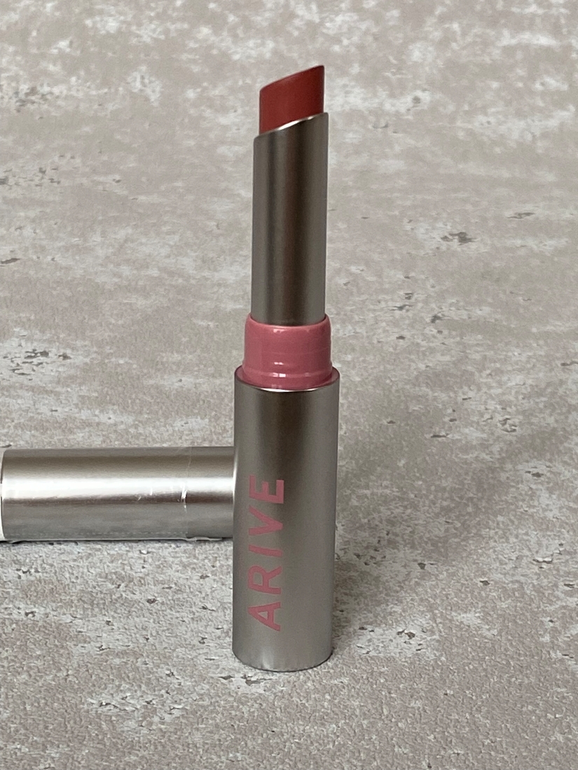 Arive Makeup Атласная Помада для губ Iconic Kiss Lipstick в оттенке 04