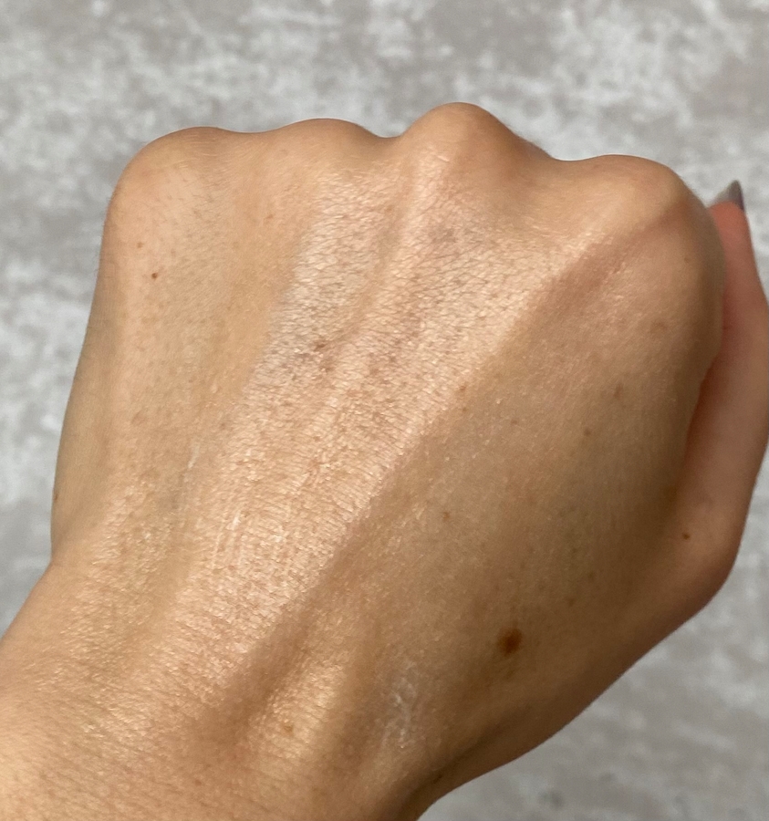 ARIVE MAKEUP Ухаживающая база под макияж Moonlight Glow Primer свотчи