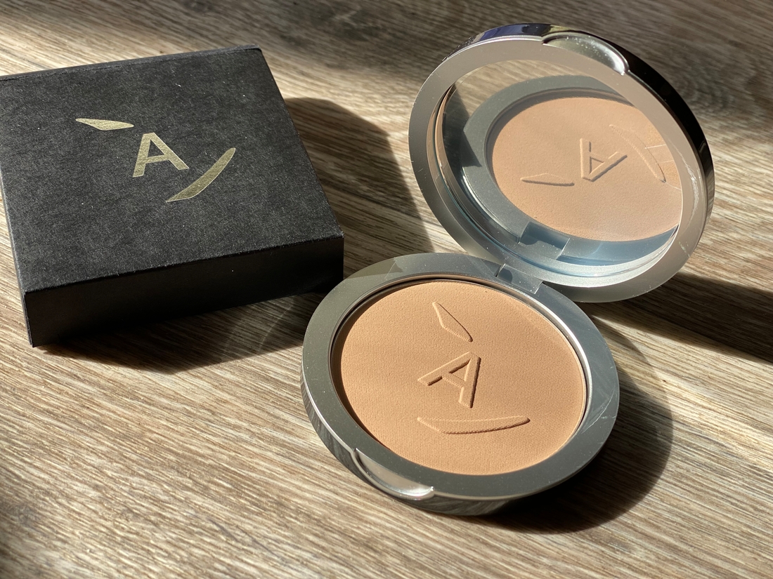 Увлажняющая компактная пудра Powder Foundation 002 Nude