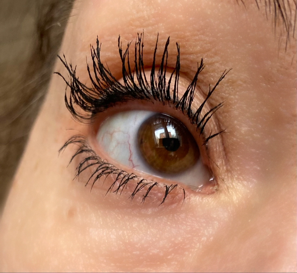 Arive Makeup Универсальная объемная тушь Buildable Volume Mascara свотчи в два слоя