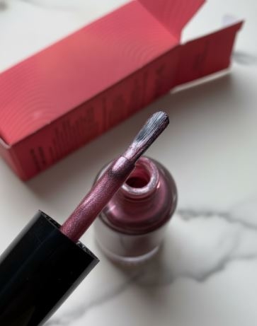 Nabyo Лак для ногтей Nail Polish в оттенке 1106 Цена любви, кисть