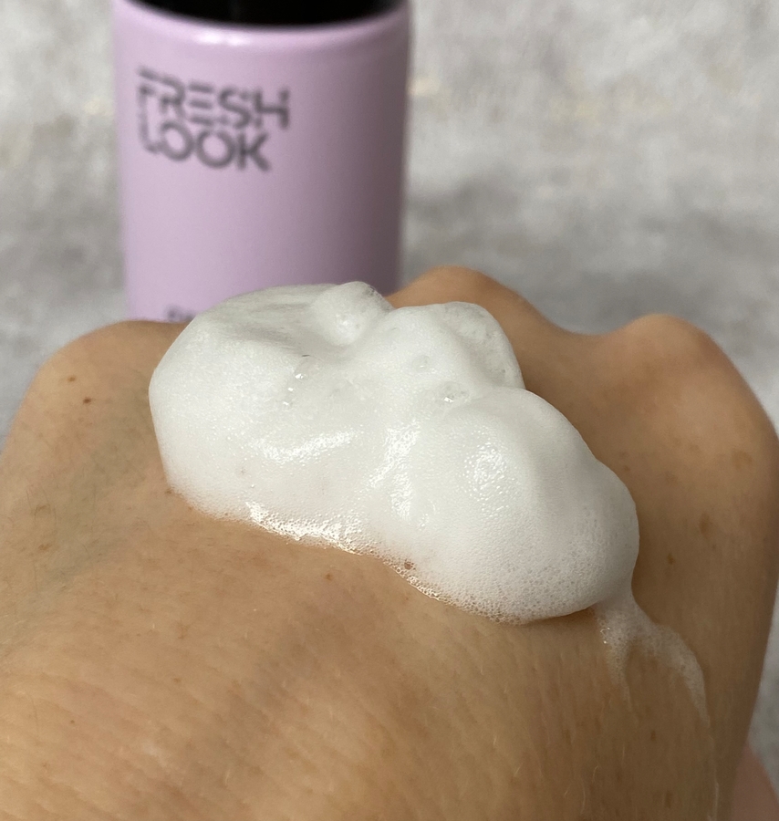 Fresh Look Увлажняющая пенка для умывания Gentle Cleansing Foam свотчи