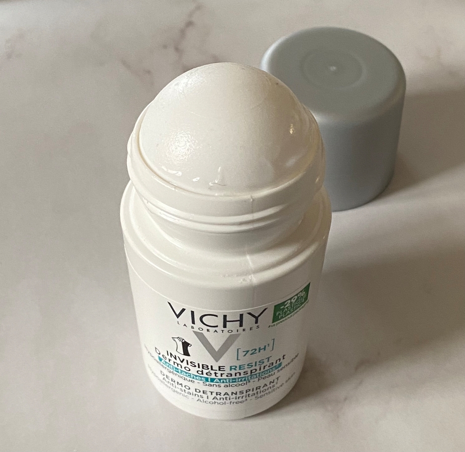 Vichy дезодорант-антиперспирант против белых и желтых пятенInvisible Resist Dermo Detranspirant 48h