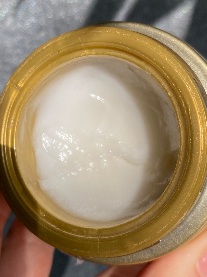 Vichy Neovadiol Longevity Ремоделирующий лифтинг-крем для лица Revolumizing Cream текстура