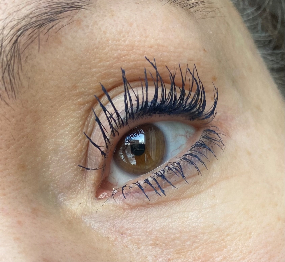 Deborah Milano Тушь для ресниц Extraordinary Mascara 5 in 1 в оттенке Blu Blue свотчи. Тушь в два слоя
