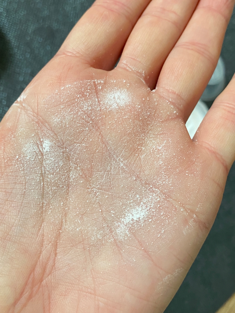 Рассыпчатая пудра для лица Matte Loose Powder от Limoni свотчи