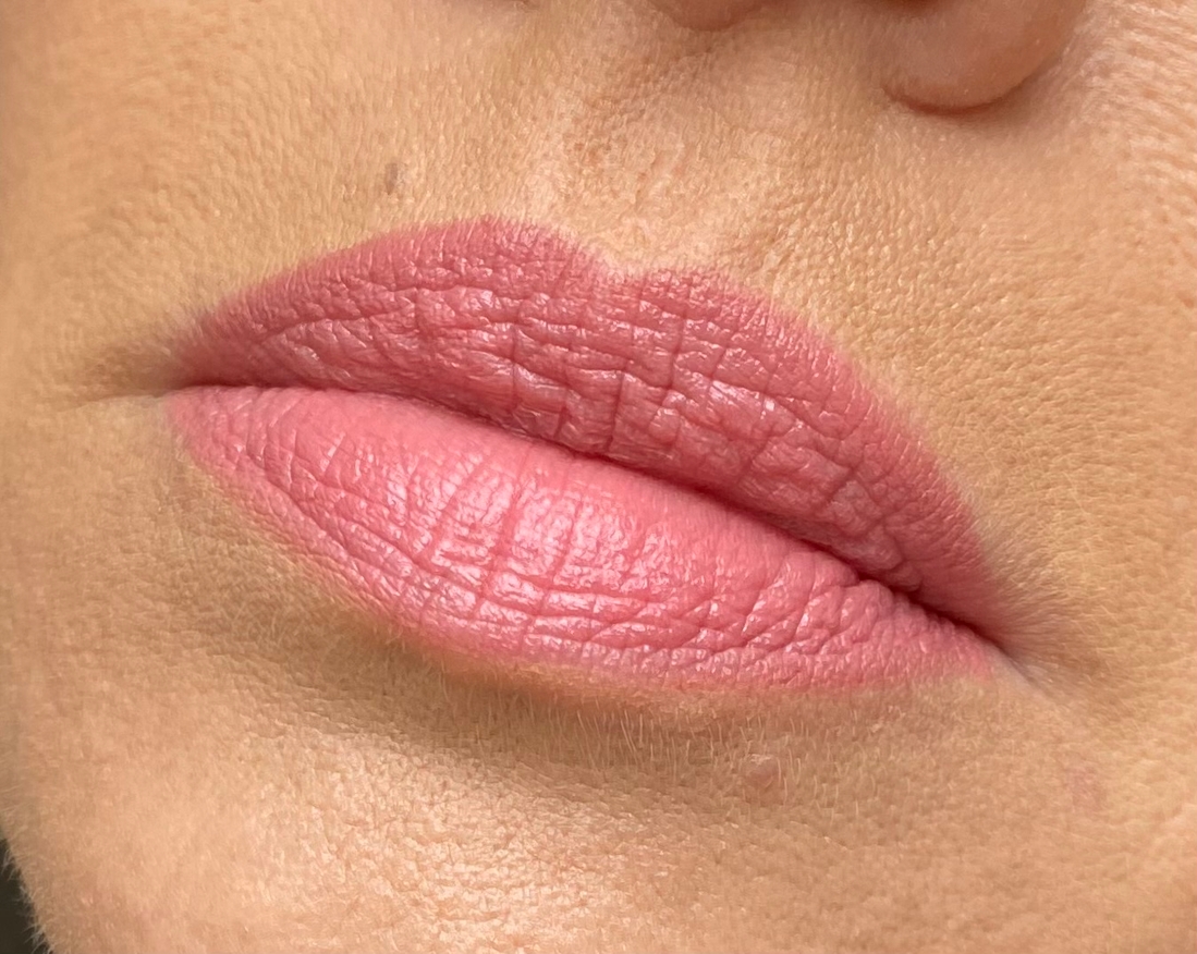 Funky Monkey Румяна для лица в стике Chill cheek в оттенке 04 свотчи