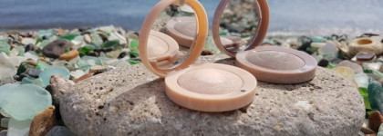 Тени для век Bourjois Ombre a Paupieres, в оттенках 02 Generose и 04 Emauvante