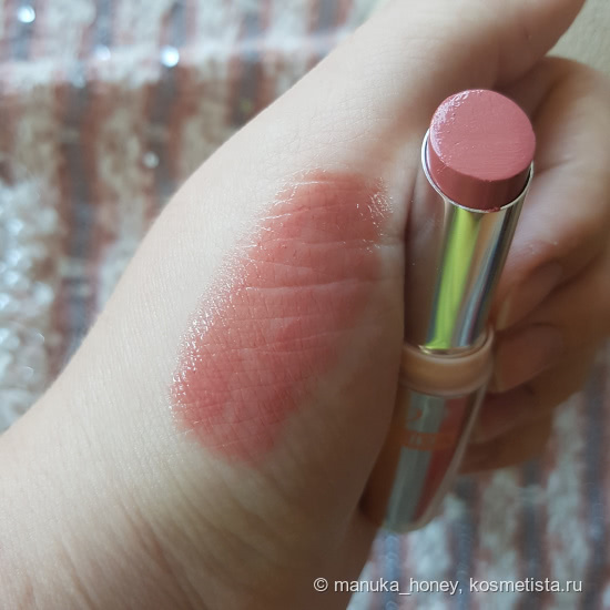 Часть весенней коллекции Pupa Pink Muse: хайлайтер Pink Muse Cream Highlighter 001, тени Vamp 4-Eyeshadow Palette 005 и помада Miss Pupa 108