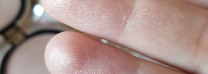 Часть весенней коллекции Pupa Pink Muse: хайлайтер Pink Muse Cream Highlighter 001, тени Vamp 4-Eyeshadow Palette 005 и помада Miss Pupa 108