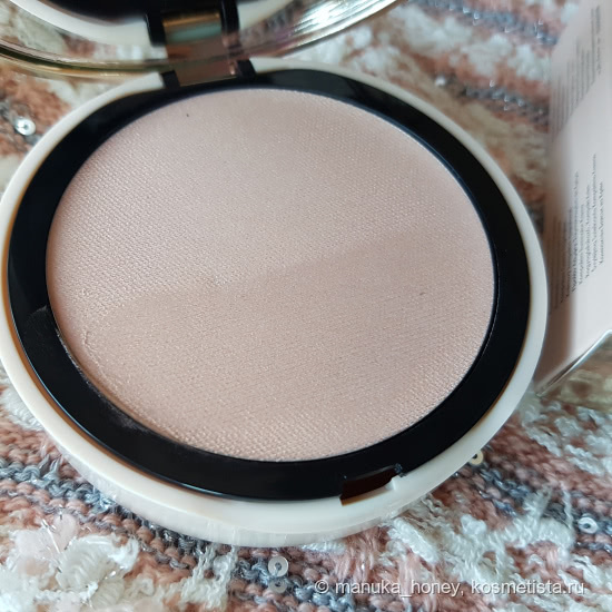 Часть весенней коллекции Pupa Pink Muse: хайлайтер Pink Muse Cream Highlighter 001, тени Vamp 4-Eyeshadow Palette 005 и помада Miss Pupa 108