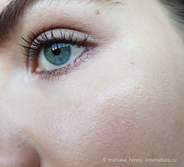 Часть весенней коллекции Pupa Pink Muse: хайлайтер Pink Muse Cream Highlighter 001, тени Vamp 4-Eyeshadow Palette 005 и помада Miss Pupa 108