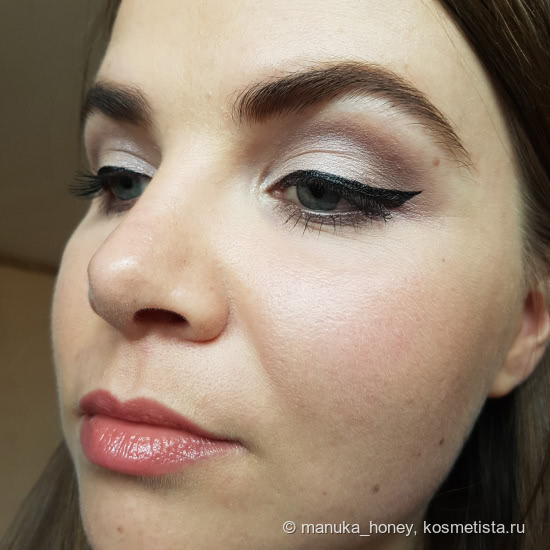 Часть весенней коллекции Pupa Pink Muse: хайлайтер Pink Muse Cream Highlighter 001, тени Vamp 4-Eyeshadow Palette 005 и помада Miss Pupa 108