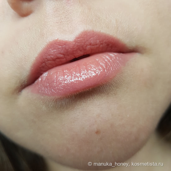 Часть весенней коллекции Pupa Pink Muse: хайлайтер Pink Muse Cream Highlighter 001, тени Vamp 4-Eyeshadow Palette 005 и помада Miss Pupa 108
