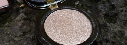 Часть летней коллекции Pupa Savanna: Savanna Bronze & Highlighter 001 и Savanna 3D Gold Eyeshadow 001