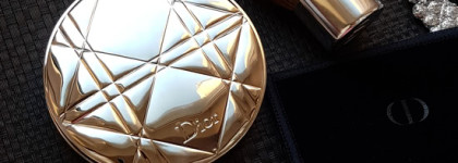 Хайлайтер Diorskin Nude Air Luminizer Shimmering Sculpting Powder в оттенке 001