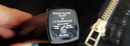 Помада Chanel Rouge Allure Velvet в оттенке 50 La Romanesque