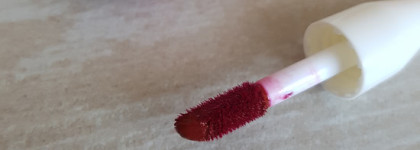 Косметика Chupa Chups: тинт для губ Lip Locker в оттенке 04 Raspberry и жидкие тени для век Bling Bling Eyes в оттенке Pink Signal