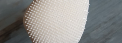 Уход за лицом от Double Dare: силиконовая щеточка для лица, медовый гель для умывания и маска-вуаль с пептидами