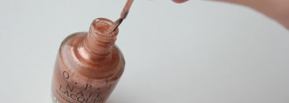 "Ты и я, почти близнецы..." (шиммерный лак OPI "Worth a Pretty Penne" и лак-металлик Estee Lauder "Nude Pearl")