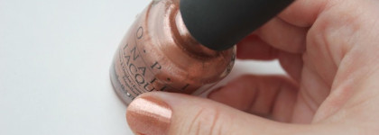 "Ты и я, почти близнецы..." (шиммерный лак OPI "Worth a Pretty Penne" и лак-металлик Estee Lauder "Nude Pearl")