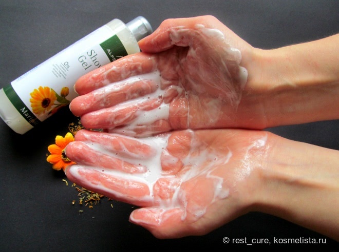 Три продукта для мягкой и нежной кожи: гель для душа AlpStories Shower Gel Marigold, молочко для тела AlpStories Body Milk Marigold и косметическое средство AlpStories Marigold Ointment