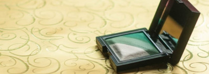 Немного тщеславия от Nouba Earthly Paradise Tre eyeshadow trio в оттенке 1 Vanity